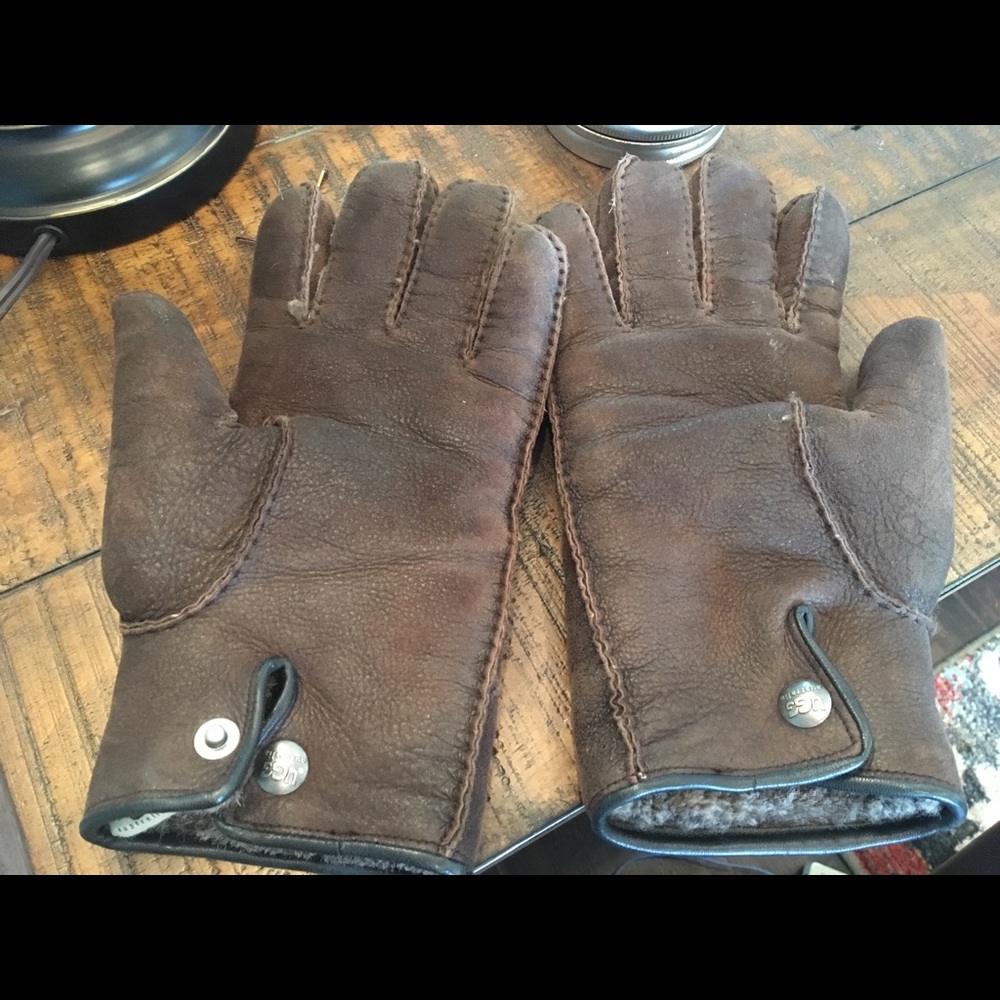 Women UGG fur lined gloves
